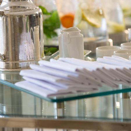 Renaissance Cairo Mirage City Hotel Exterior foto Napkins at a buffet